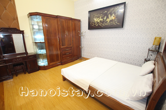 Căn hộ dịch vụ 2 phòng ngủ giá rẻ cho thuê gần Vincom Tower; Liên hệ: 0904 333 498 6