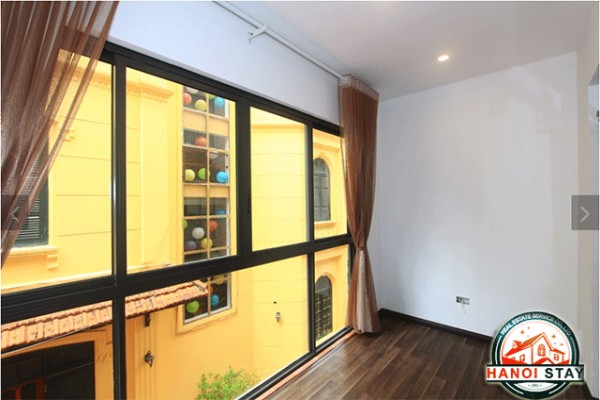 Căn hộ dịch vụ 2 phòng ngủ với nội thất hiện đại và mới ở phố Đặng Thai Mai, Tây Hồ 7