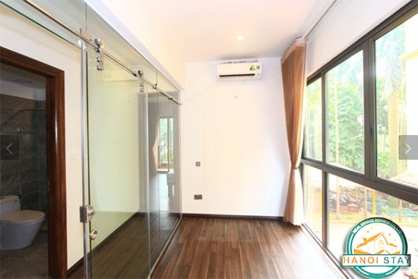 Căn hộ dịch vụ 2 phòng ngủ với nội thất hiện đại và mới ở phố Đặng Thai Mai, Tây Hồ 9
