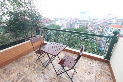 Căn hộ dịch vụ cho thuê gấp, với nội thất đầy đủ, có ban công lớn 1