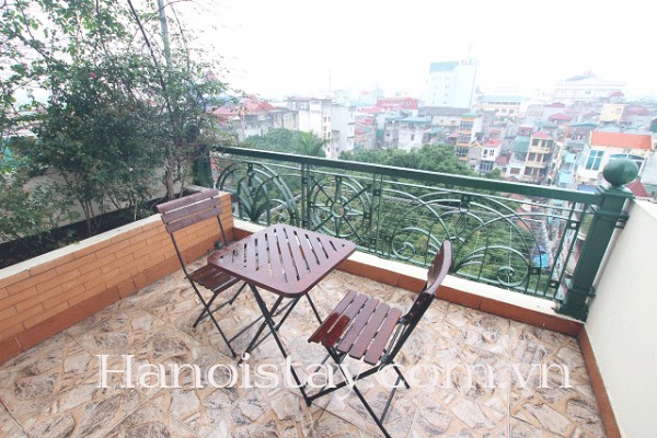 Căn hộ dịch vụ cho thuê gấp, với nội thất đầy đủ, có ban công lớn 6