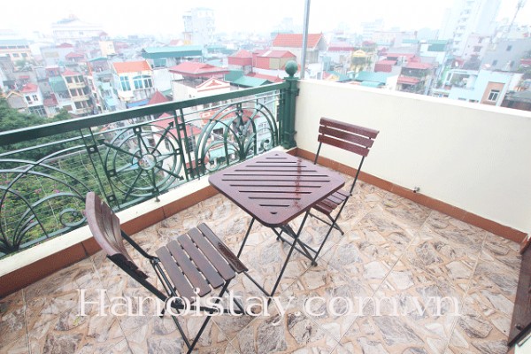 Căn hộ dịch vụ cho thuê gấp, với nội thất đầy đủ, có ban công lớn 7