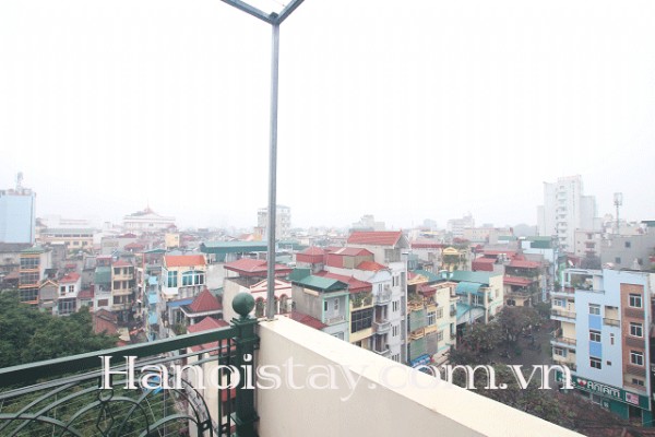 Căn hộ dịch vụ cho thuê gấp, với nội thất đầy đủ, có ban công lớn 8