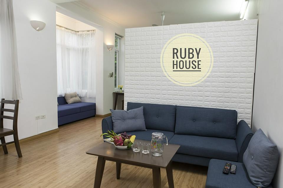 Căn hộ dịch vụ chuyên nghiệp khu vực Trúc Bạch cho thuê, căn hộ có ban công 1