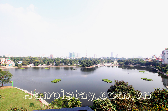 Căn hộ dịch vụ có ban công view hồ rất đẹp cho thuê gần Công viên Thống Nhất 1