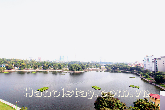 Căn hộ dịch vụ có ban công view hồ rất đẹp cho thuê gần Công viên Thống Nhất 12