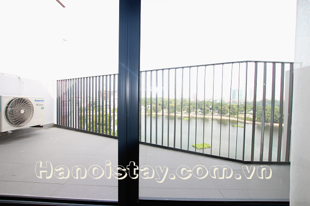 Căn hộ dịch vụ có ban công view hồ rất đẹp cho thuê gần Công viên Thống Nhất 13