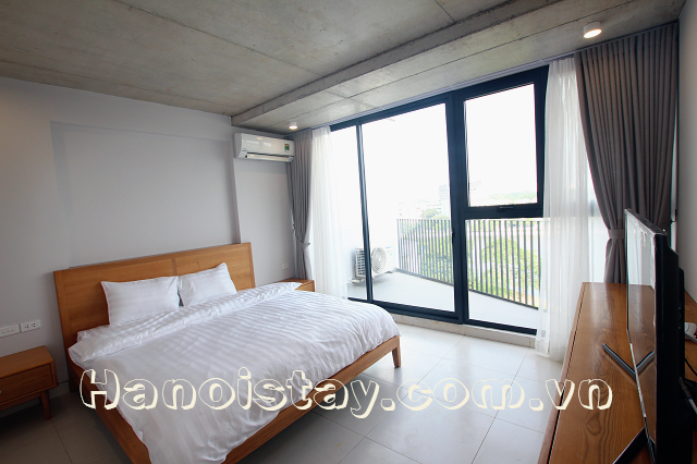 Căn hộ dịch vụ có ban công view hồ rất đẹp cho thuê gần Công viên Thống Nhất 8