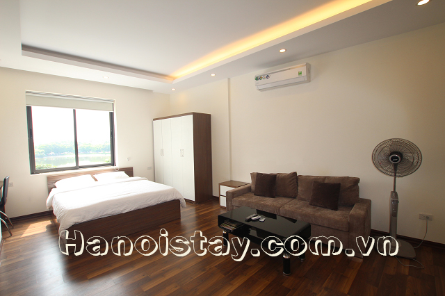Căn hộ dịch vụ có view hồ cho người nước ngoài thuê ở phố Lê Duẩn, Đống Đa 1