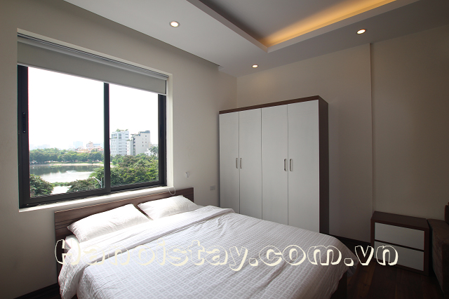 Căn hộ dịch vụ có view hồ cho người nước ngoài thuê ở phố Lê Duẩn, Đống Đa 4