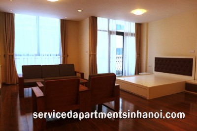 Căn hộ dịch vụ đẹp tại Trúc Bạch có ban công cho thuê