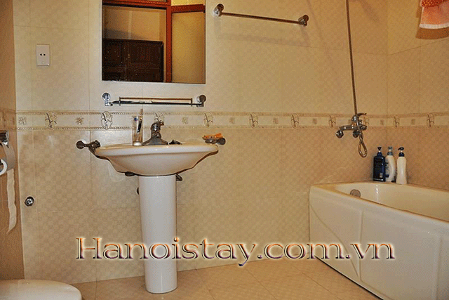 Căn hộ dịch vụ giá rẻ cho thuê tại phố Âu Cơ, quận Tây Hồ 4