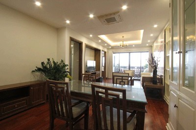 Căn hộ dịch vụ sang trọng và full nội thất cho thuê tại phố Trần Quốc Toản, Hoàn Kiếm