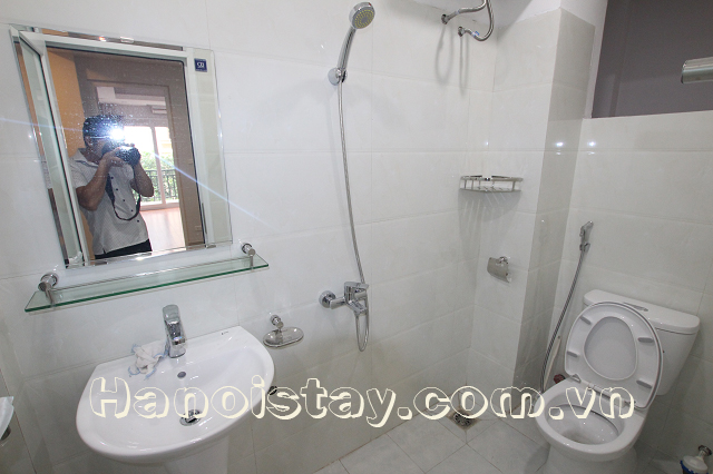 Căn hộ giá cực rẻ tại Âu Cơ, Tây Hồ với 1 phòng ngủ, 1 ban công cho thuê 7