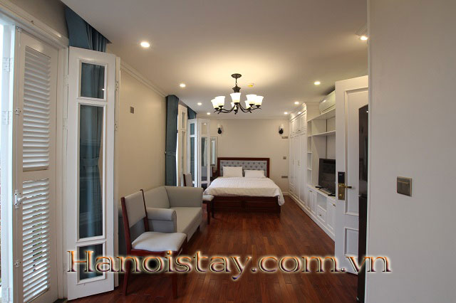 Căn Hộ Studio Cho Thuê Cạnh Hồ Tây Với Ban Công Thoáng Mát Và Full Nội Thất 2