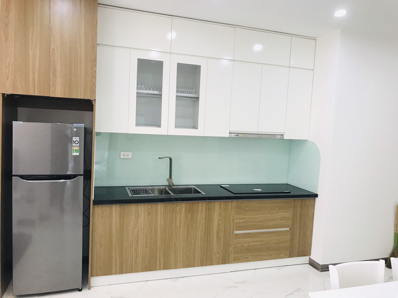 Căn Hộ Tầng 24 Chung Cư Vinhome Greenbay Đầy Đủ Nội Thất Cho Thuê Dài Hạn 2