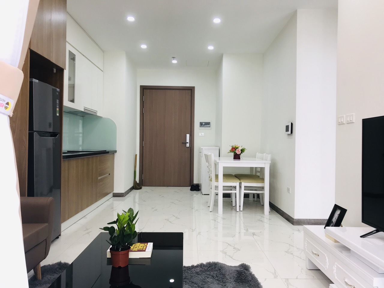 Căn Hộ Tầng 24 Chung Cư Vinhome Greenbay Đầy Đủ Nội Thất Cho Thuê Dài Hạn 5