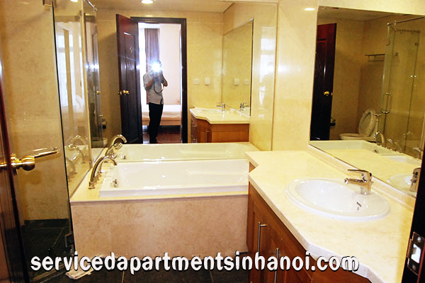 Chính chủ cho thuê căn hộ hiện đại ở tầng cao Royal City 8