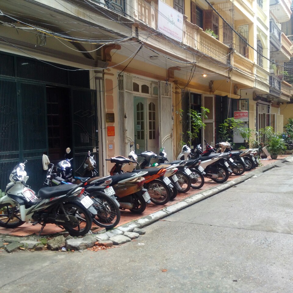 Chính chủ cho thuê văn phòng giá rẻ tại phố Chùa Láng, quận Đống Đa 3