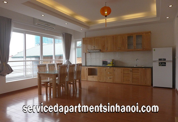 Cho người nước ngoài thuê căn hộ 2 phòng ngủ phố Đặng Thai Mai, Tây Hồ.