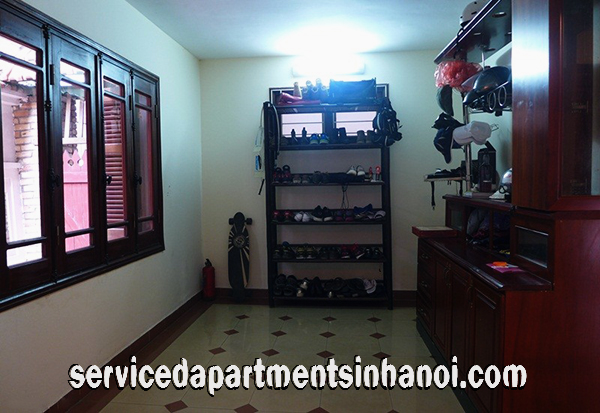 Cho thuê biệt thự 4 phòng ngủ 300m2 Tây Hồ 10