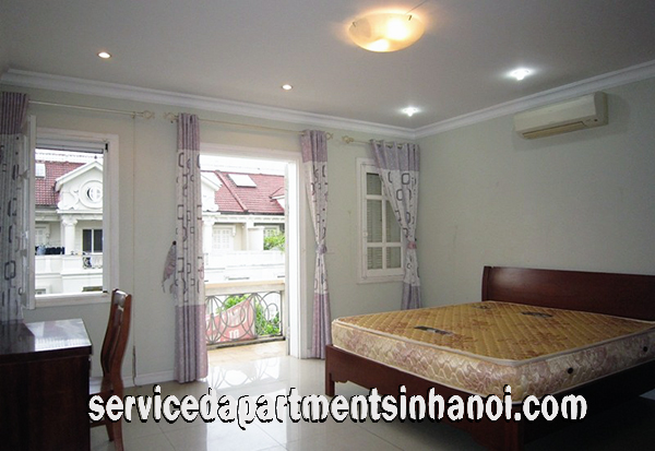 Cho thuê biệt thự rộng rãi 4 phòng ngủ, có sân vườn tại C4 Ciputra, Tây Hồ 4
