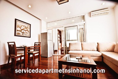 Cho thuê căn hộ 1 phòng ngủ view hồ Trúc Bạch, Ba Đình