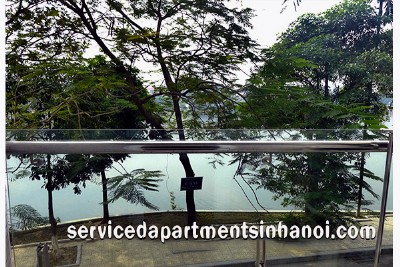 Cho thuê căn hộ 1 phòng ngủ view hồ Trúc Bạch, Ba Đình