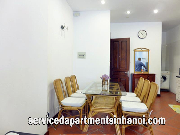 Cho thuê căn hộ 1 phòng ngủ view hồ Trúc Bạch có ban công giá rẻ, Ba Đình 10