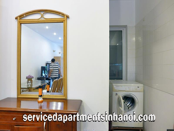 Cho thuê căn hộ 1 phòng ngủ view hồ Trúc Bạch có ban công giá rẻ, Ba Đình 4