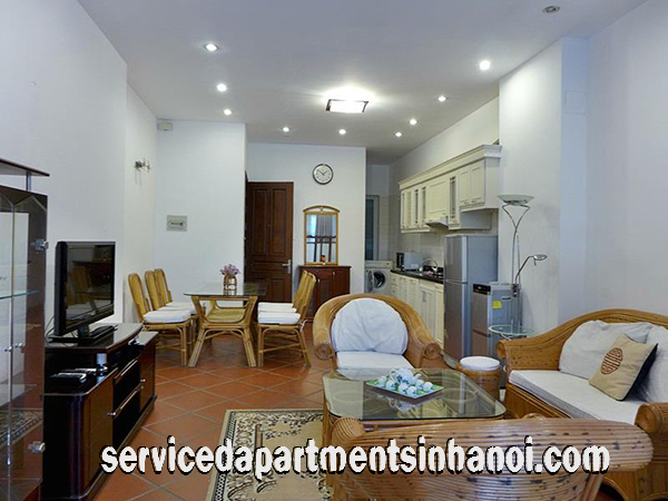 Cho thuê căn hộ 1 phòng ngủ view hồ Trúc Bạch có ban công giá rẻ, Ba Đình 9