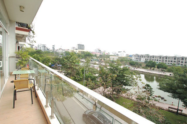 Cho Thuê Căn Hộ 110m2 Cạnh Hồ Tây, Có Ban Công Thoáng Mát, Giá Cực Tốt 1