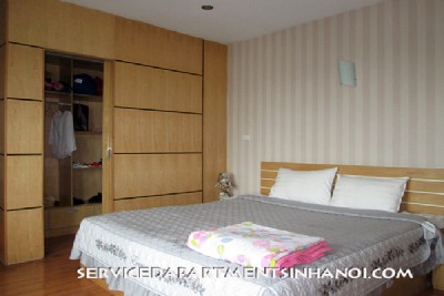 Cho thuê căn hộ 2 ngủ nhìn ra hồ Thủ Lệ quận Ba Đình