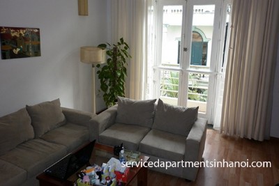 Cho thuê căn hộ 2 phòng ngủ giá rẻ phố Kim Mã, Ba Đình
