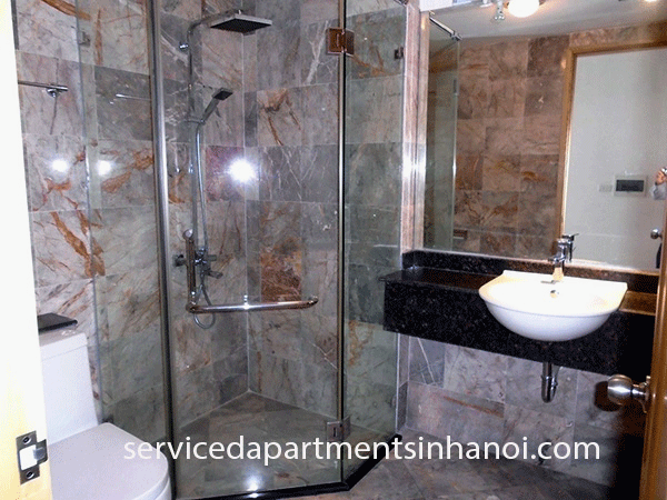 Cho thuê căn hộ 2 phòng ngủ, phòng khách rộng có ban công hồ Trúc Bạch, Ba ĐÌnh 4