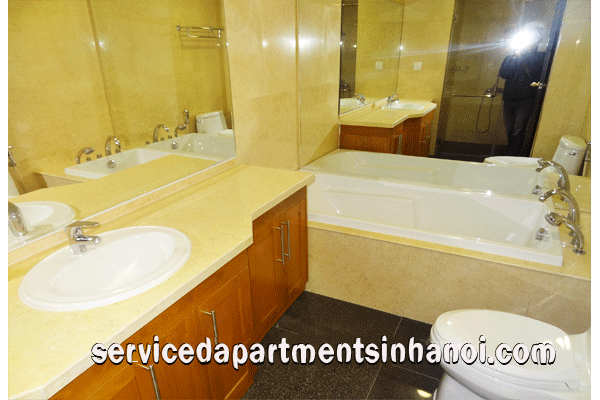 Cho thuê căn hộ 2 phòng ngủ tại R3, khu phức hợp Royal City 9