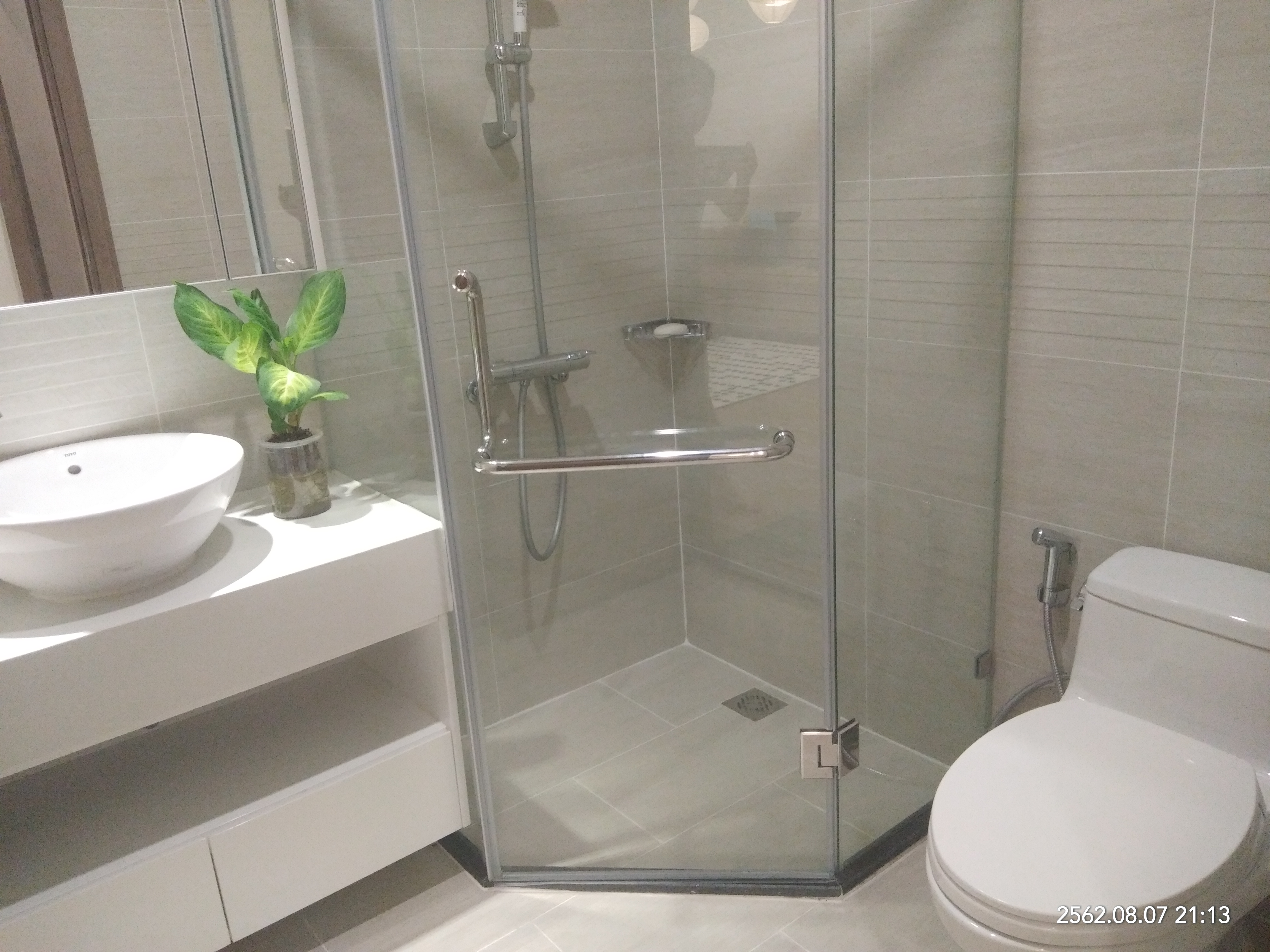 Cho Thuê Căn Hộ 3 Ngủ Vinhome GreenBay Có View Hồ, Căn Góc, Tầng Cao 5