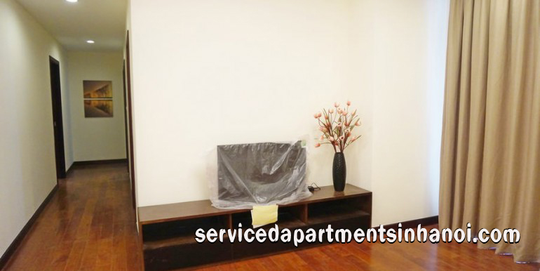 Cho thuê căn hộ 3 phòng ngủ rộng rãi và nội thất hiện đại ở Royal CIty 4