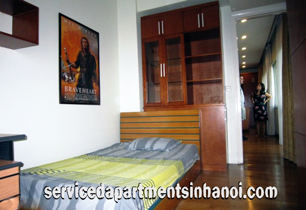 Cho thuê căn hộ chung cư đầy đủ nội thất và có ban công tại tòa E1, Ciputra 5