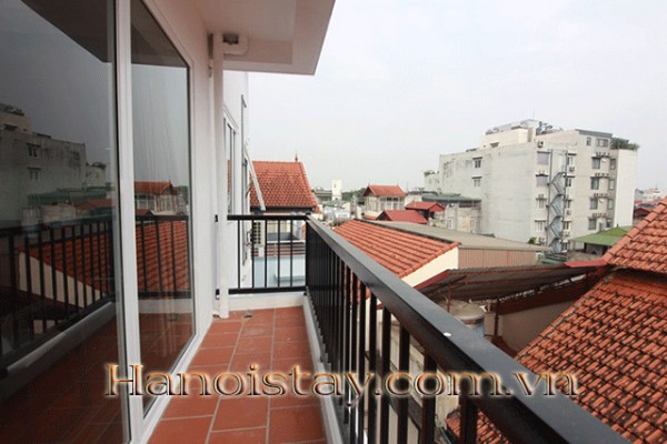 Cho thuê căn hộ có ban công và nhiều ánh sáng tự nhiên tại Tô Ngọc Vân, Tây Hồ 9