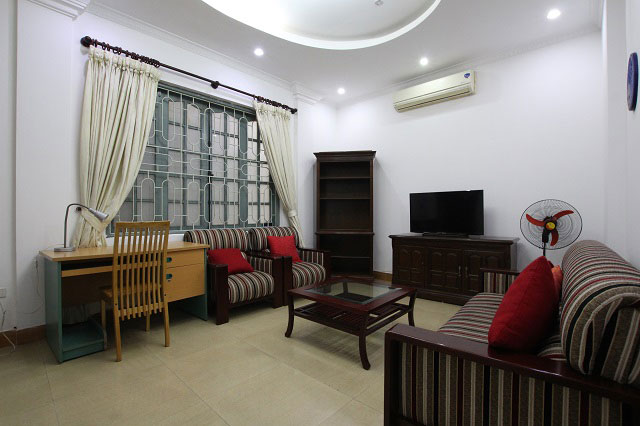 Cho Thuê Căn Hộ Cực Rẻ Với 2 Phòng Ngủ Full Nội Thất Tại Tây Hồ 1