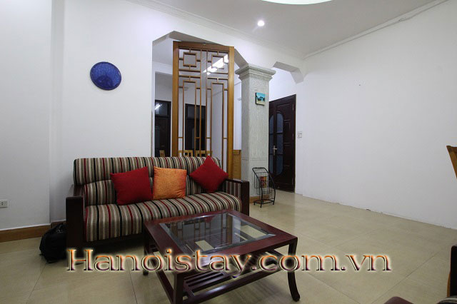 Cho Thuê Căn Hộ Cực Rẻ Với 2 Phòng Ngủ Full Nội Thất Tại Tây Hồ 12