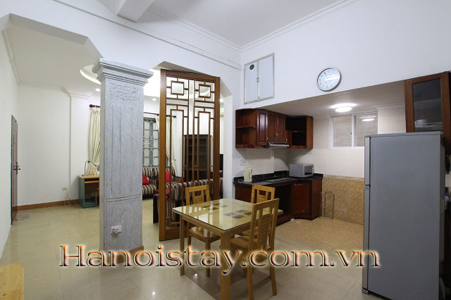 Cho Thuê Căn Hộ Cực Rẻ Với 2 Phòng Ngủ Full Nội Thất Tại Tây Hồ 15