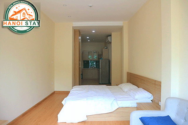 Cho thuê căn hộ dịch vụ 1 phòng ngủ, có view hồ tại Lạc Long Quân, Tây Hồ 11