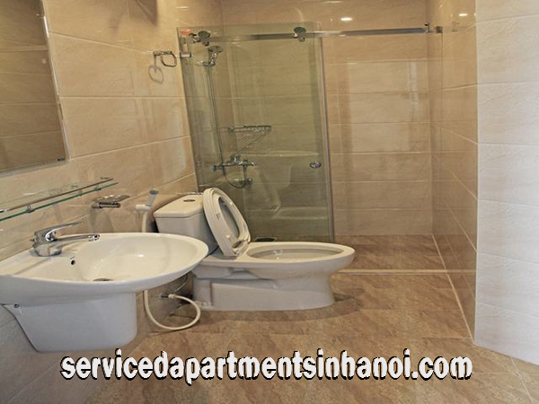 Cho thuê căn hộ dịch vụ 1 phòng ngủ rộng rãi, có ban công tại trung tâm quận Hai Bà Trưng 8