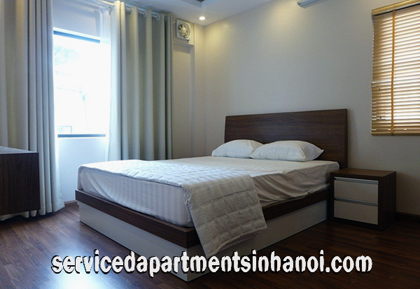 Cho thuê căn hộ dịch vụ 2 phòng ngủ giá rẻ, có ban công ở Lạc Long Quân, Tây Hồ 7
