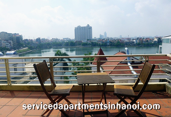 Cho thuê căn hộ dịch vụ 2 phòng ngủ với ban công đẹp, view hồ