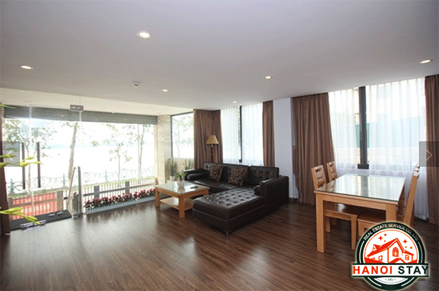 Căn hộ dịch vụ chuyên nghiệp cho thuê có view hồ Tây và ban công thoáng mát 3