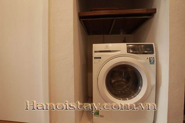 Cho thuê căn hộ dịch vụ mới 100%, có ban công, gần hồ Tây 16