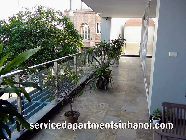 Cho thuê căn hộ dịch vụ sang trọng, có view hồ ở quận Tây Hồ 10